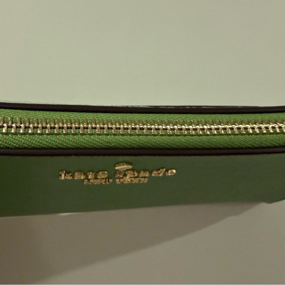 Kate Spade Vibrant Green Wristlet NWT *Fast Shipping* - Picture 5 of 10